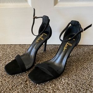 Lulus size 8 black heels 👠 only worn once 😊